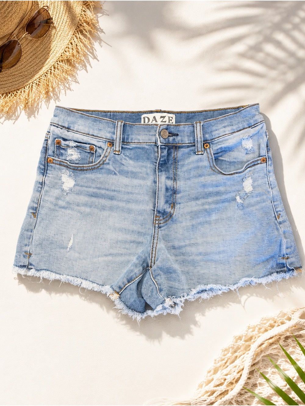 DAZE Hug Women's Size 28 Light Wash Distressed Denim Shorts Frayed Hem - Picture 2 of 10